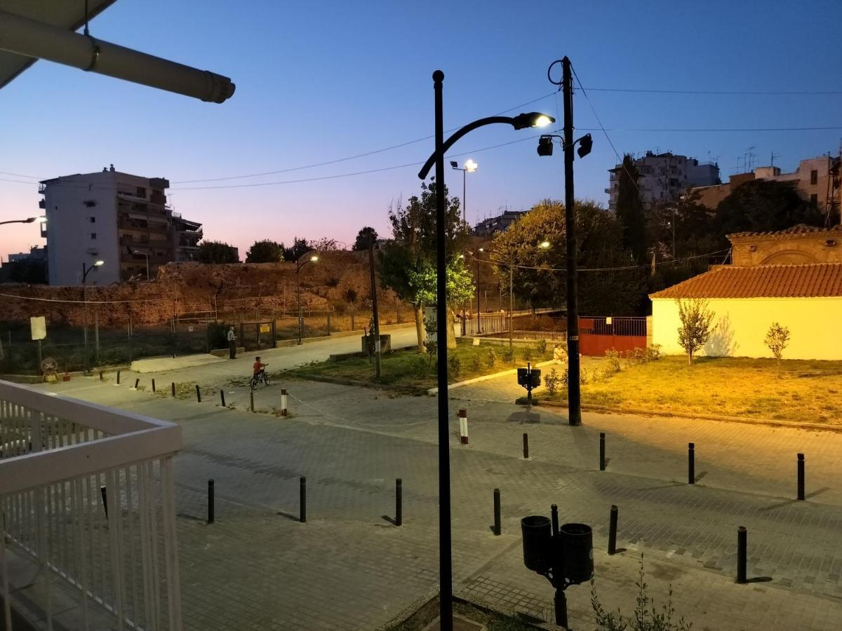 Spacetwo "Downtown Chill" By #Gimispace Lux Apt Thessaloniki Exterior photo